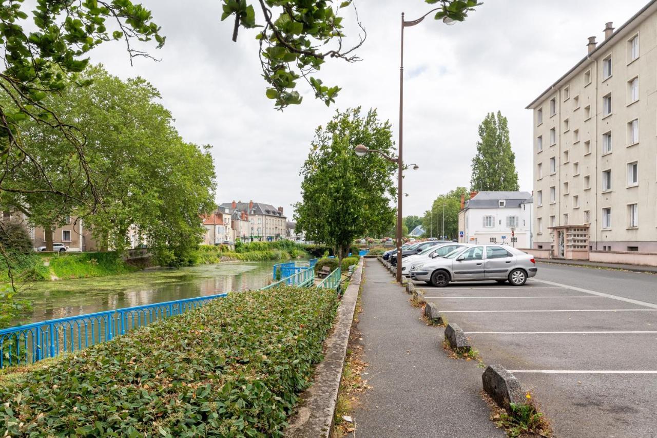 Appart T3 Bien Situe A Bourges + Wifi Bagian luar foto